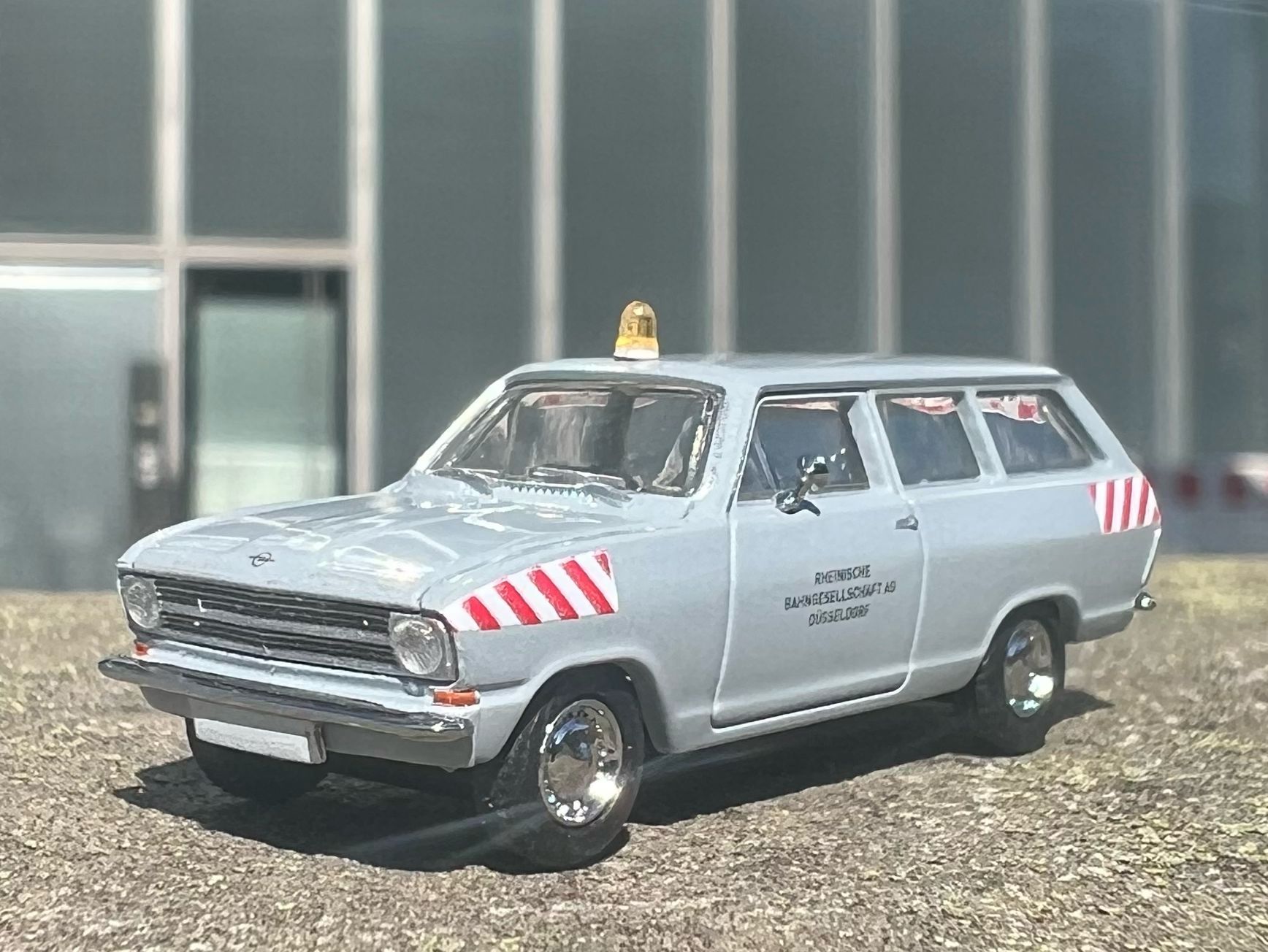 92050 Opel Kadett B Caravan grau Rheinbahn