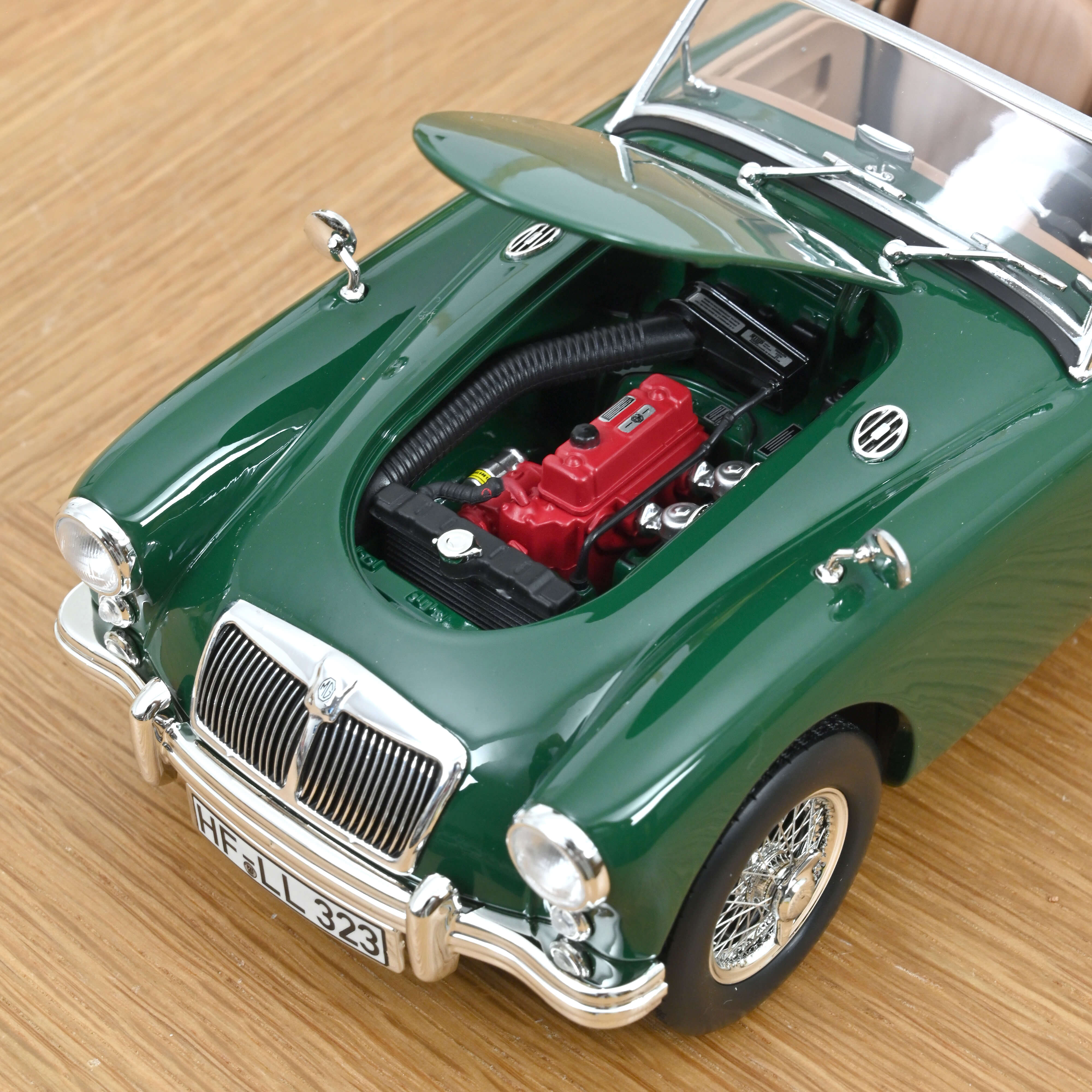 Norev 182610 MGA Roadster racinggreen (1955)
