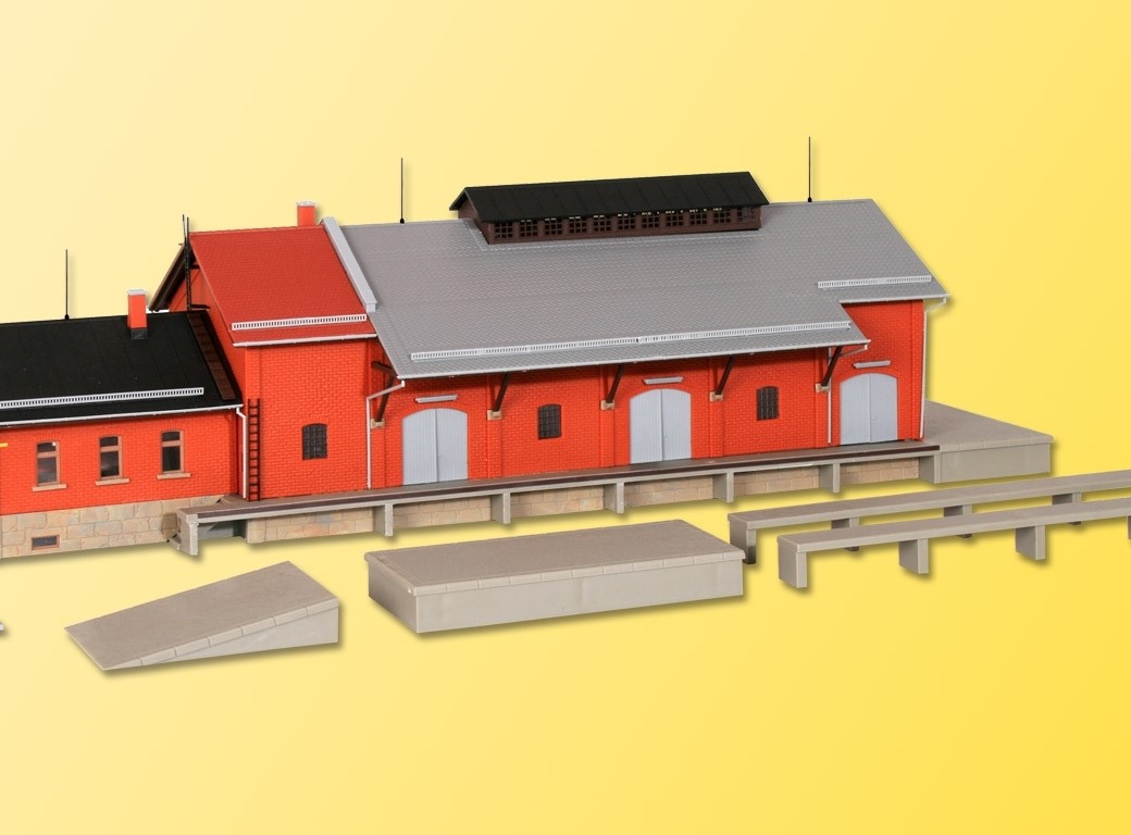 39462 Güterhalle mit Lademaß und Freiladerampe