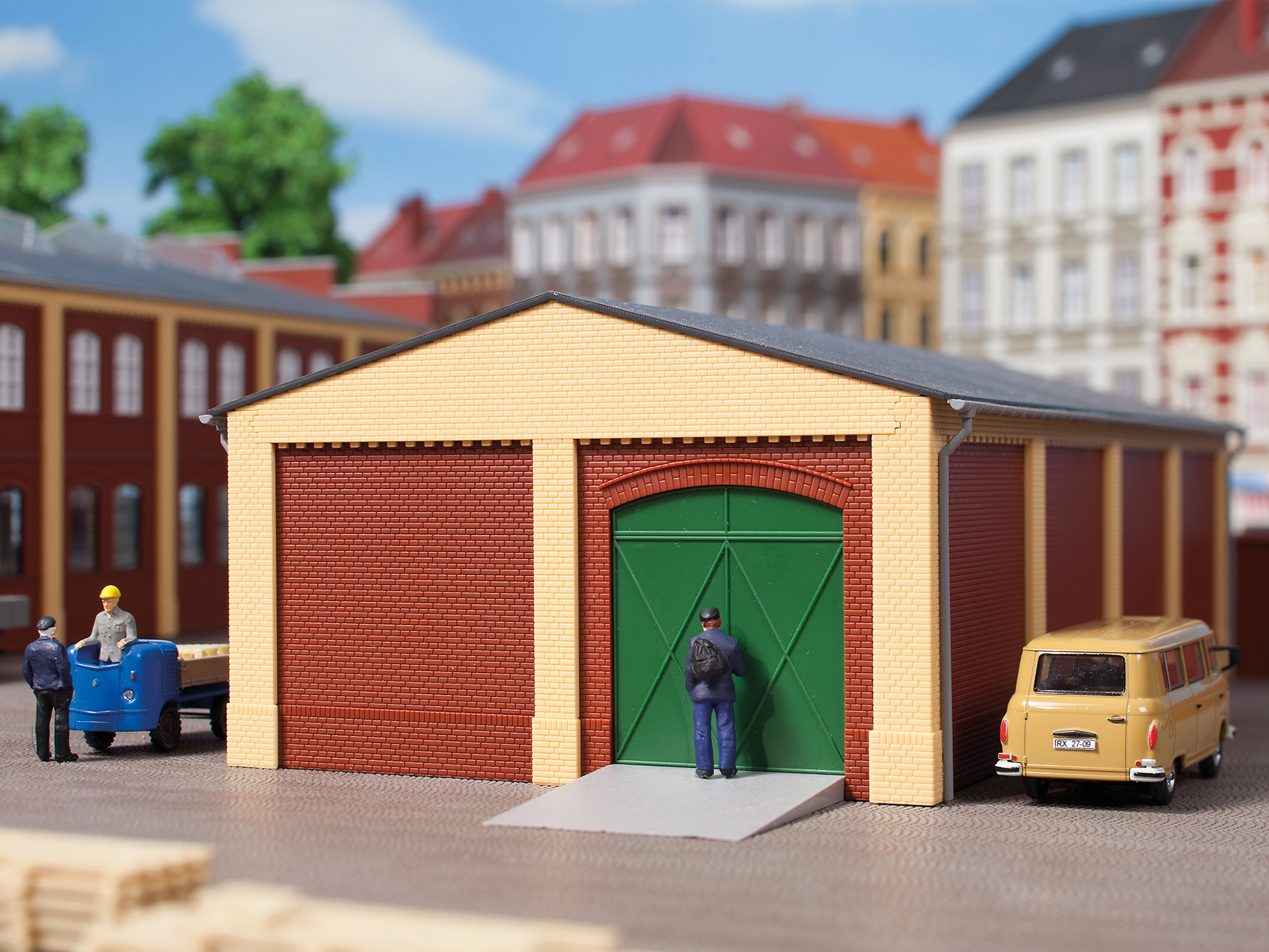80407 Giebel und Ecksäulen kurz gelb