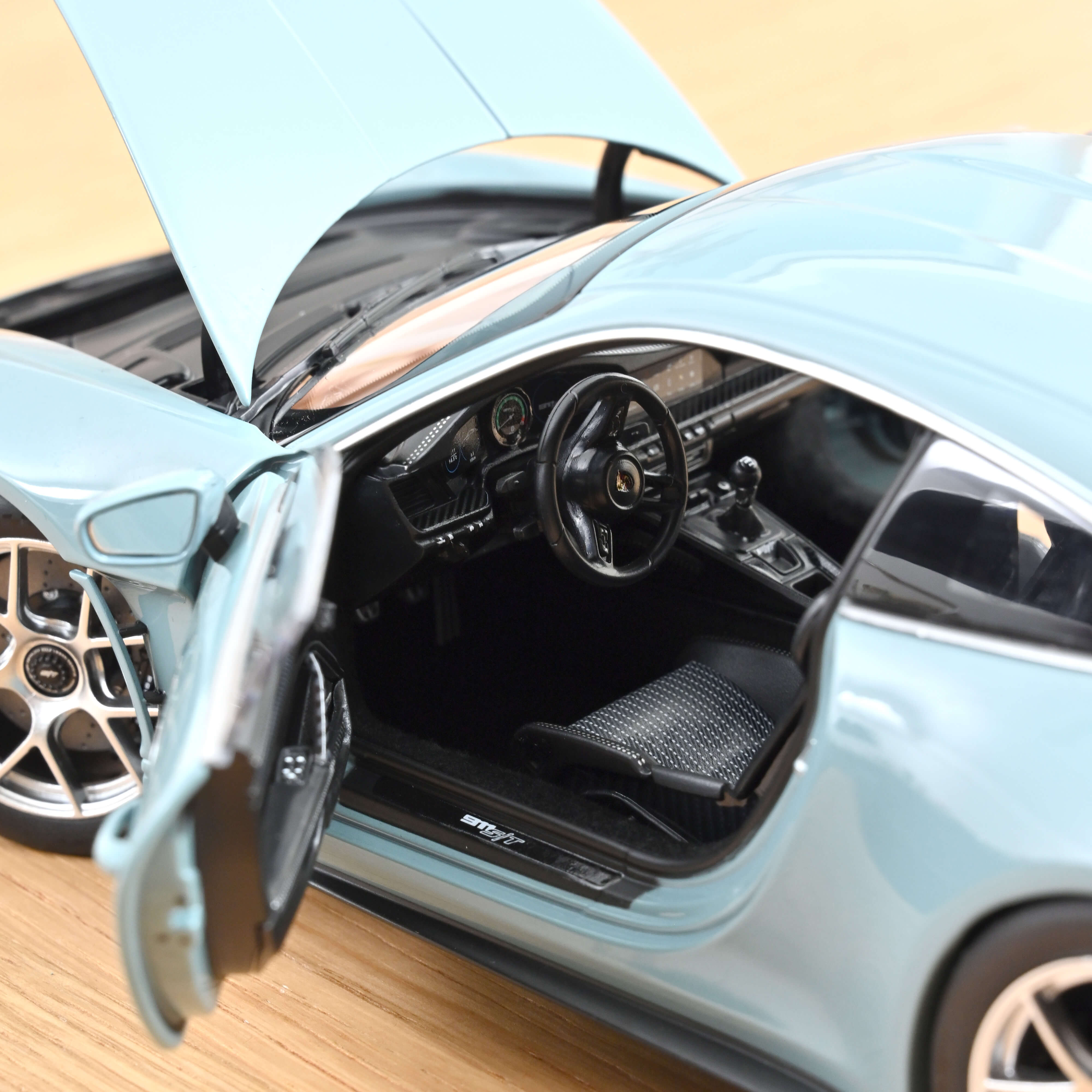 Norev 187470 Porsche 911 S/T Meissenblue (2023)