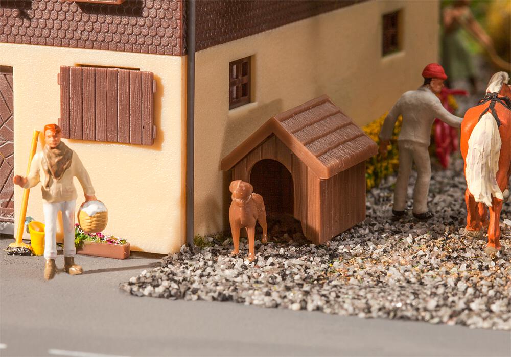 180939 Hundehütte mit Hund