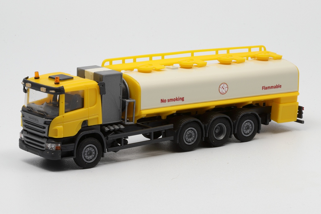 OLM-130 Scania P Tankwg. 8x2 gelb/weiß