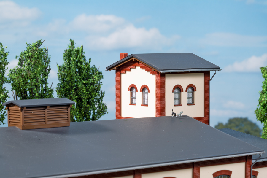 13342 Lokschuppen mit Wasserturm