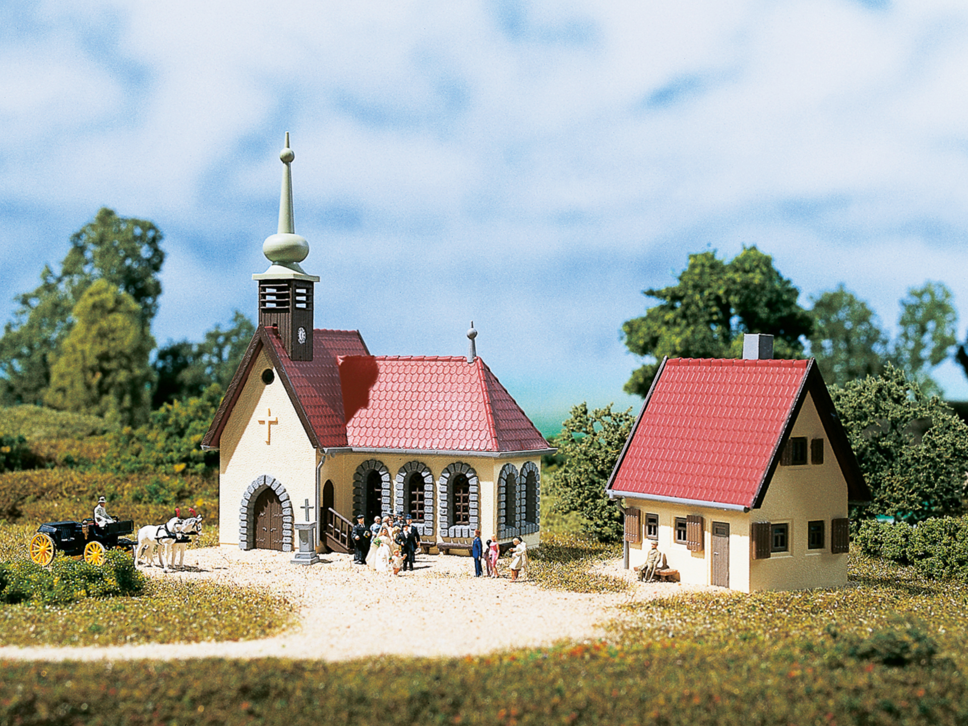 14461 Dorfkirche mit Pfarrhaus