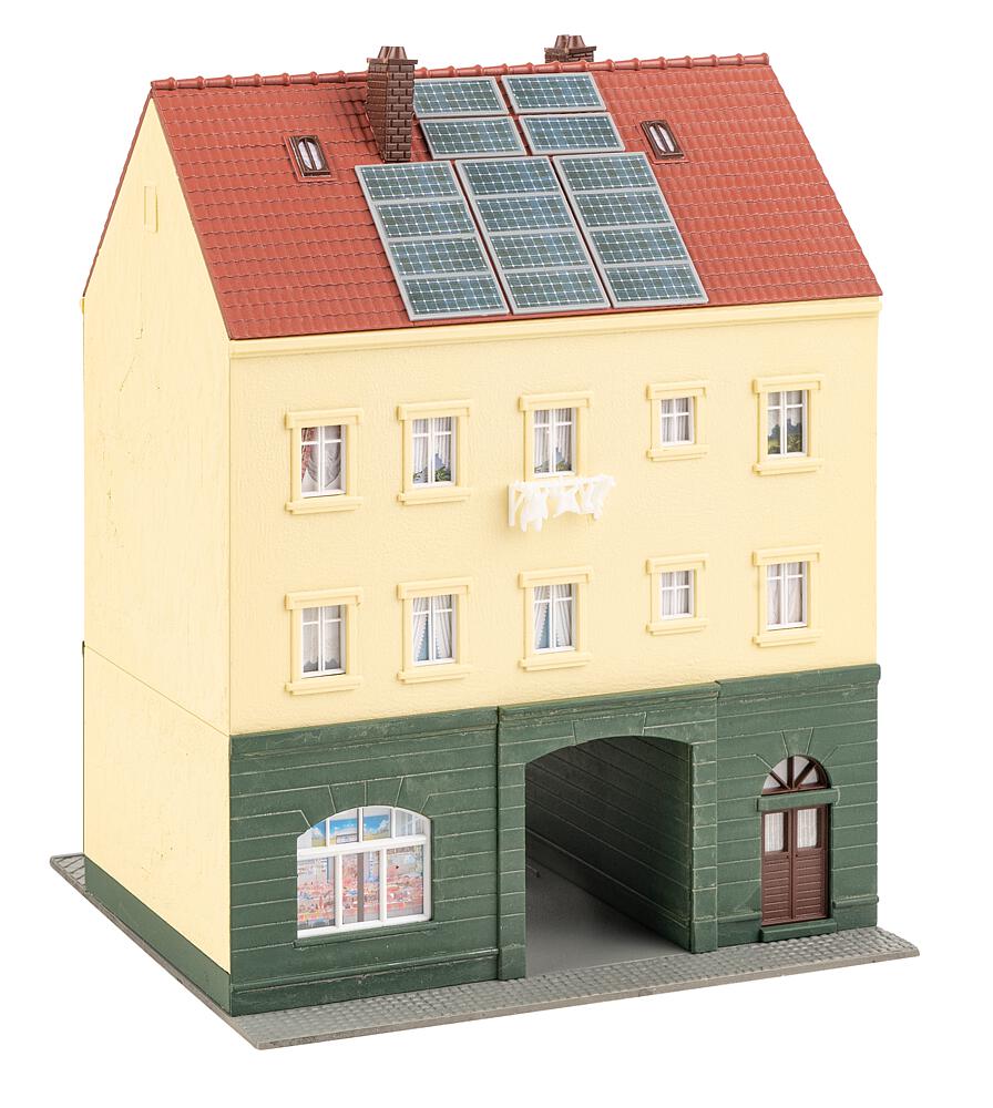 130628 Stadthaus mit Modellbaugeschä