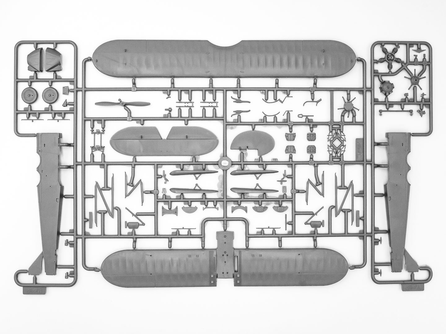 ICM 48251 U-2/Po-2 Soviet Multi Purpose Aircraft