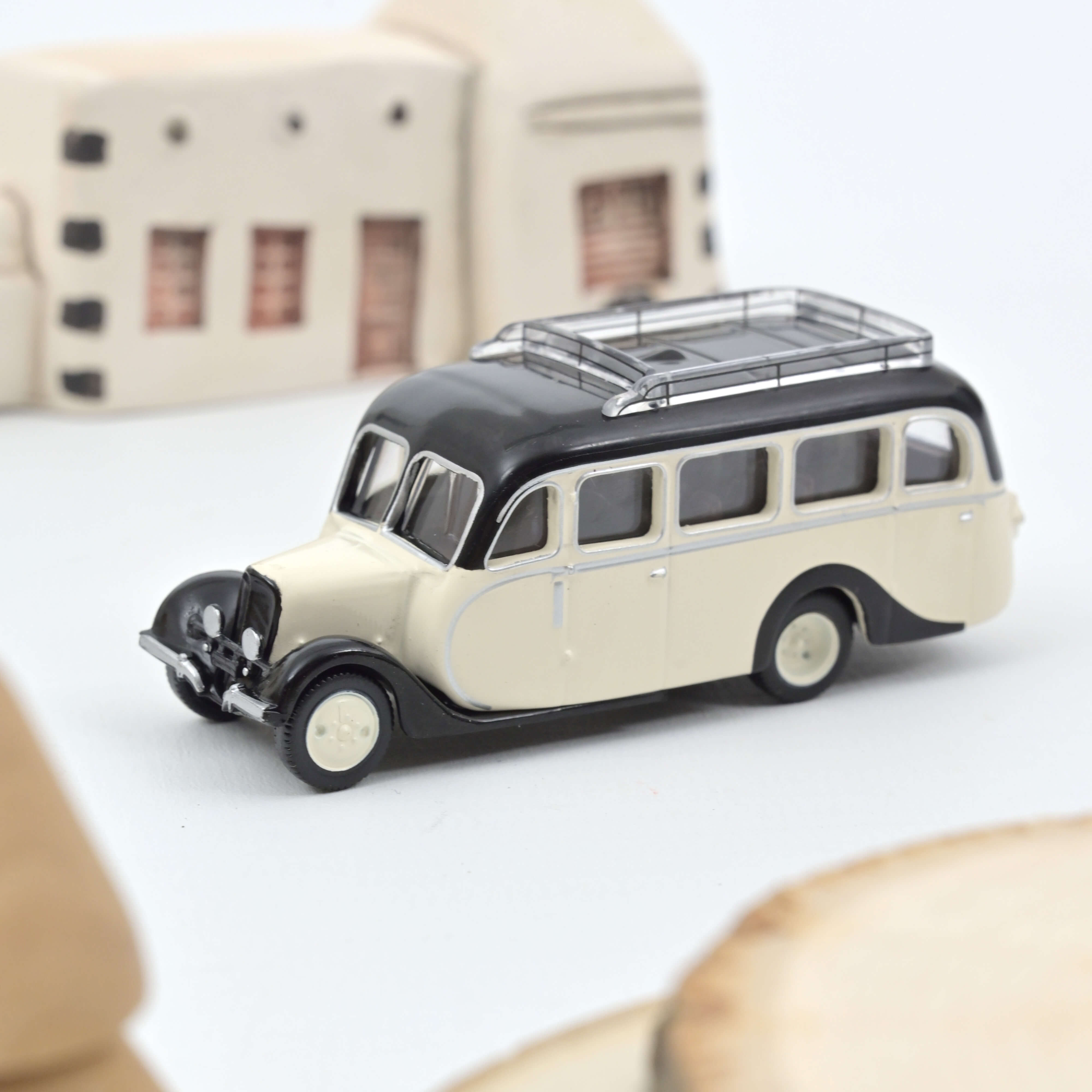 159924 Citroen U23 Autobus creme/schwarz (1947)