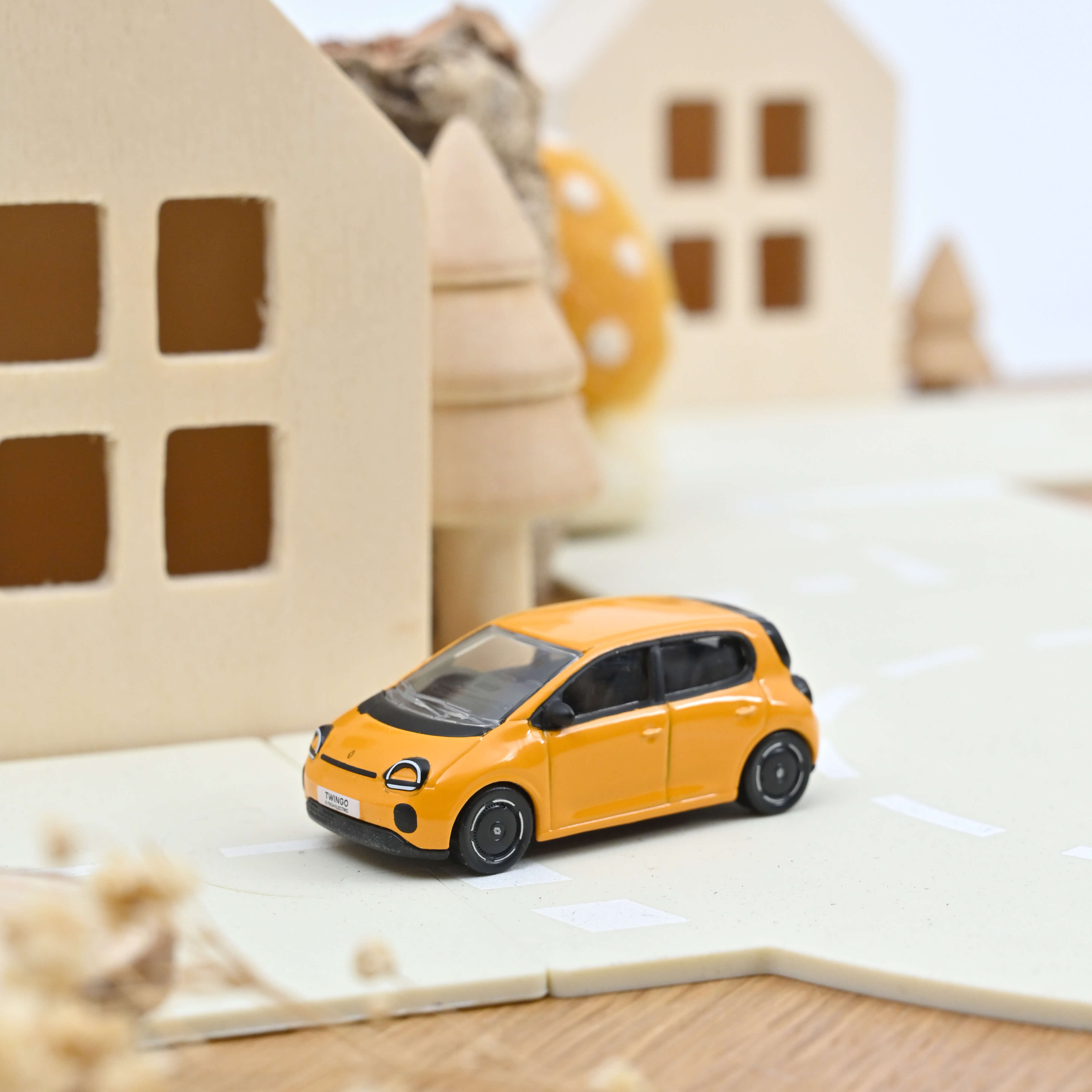 310994 Renault Twingo Mango Yellow