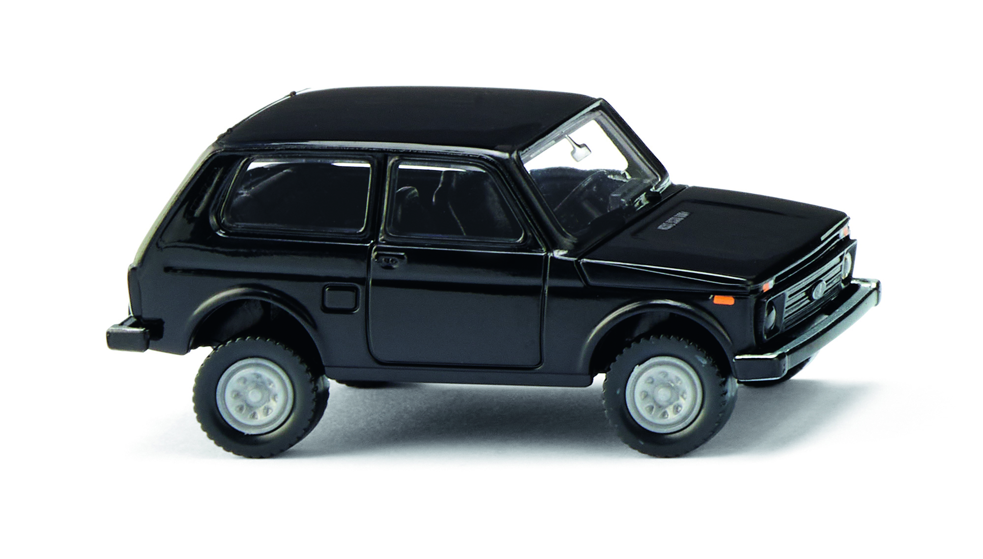 020804 Lada Niva schwarz