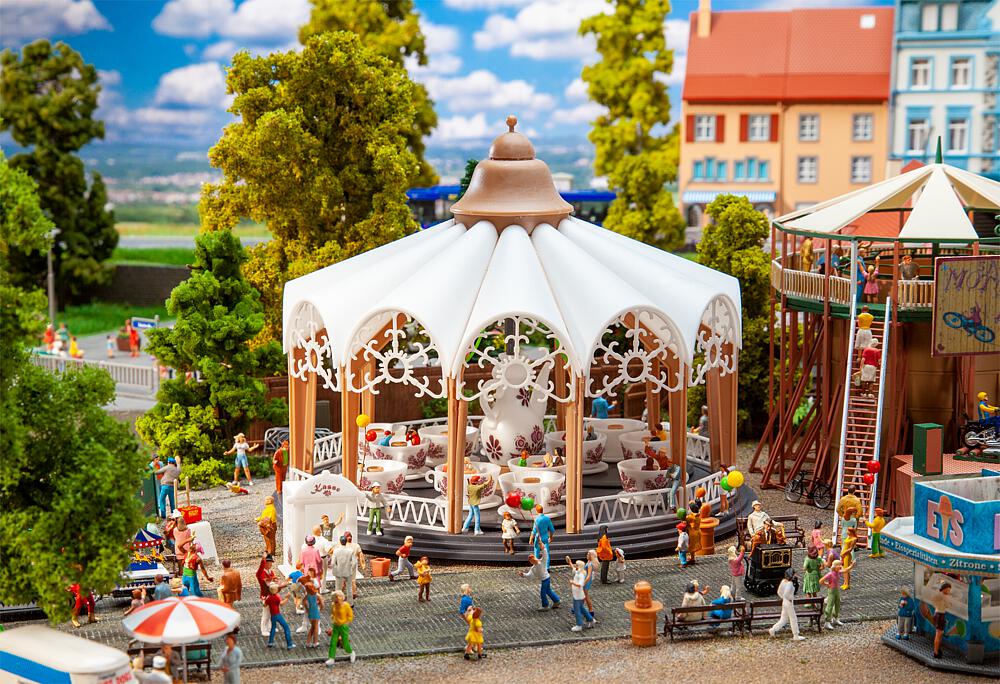 140335 Karussell Kaffeetassen Heider