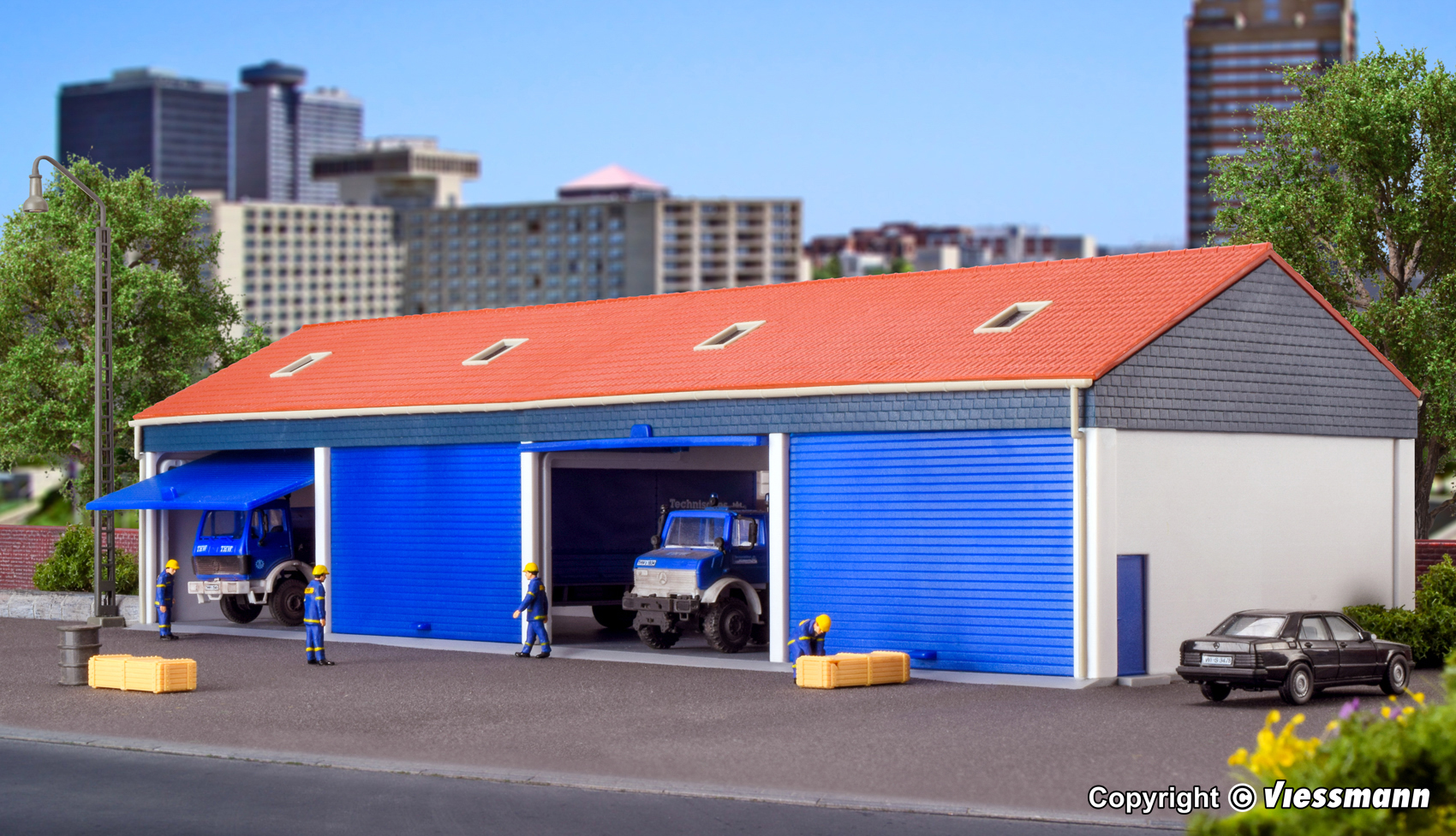 Kibri 38136 Garage für 8 LKWs