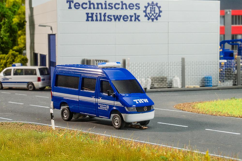161430 MB Sprinter THW (HERPA)
