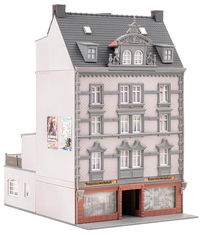130705 Stadthaus mit Reparaturwerkst
