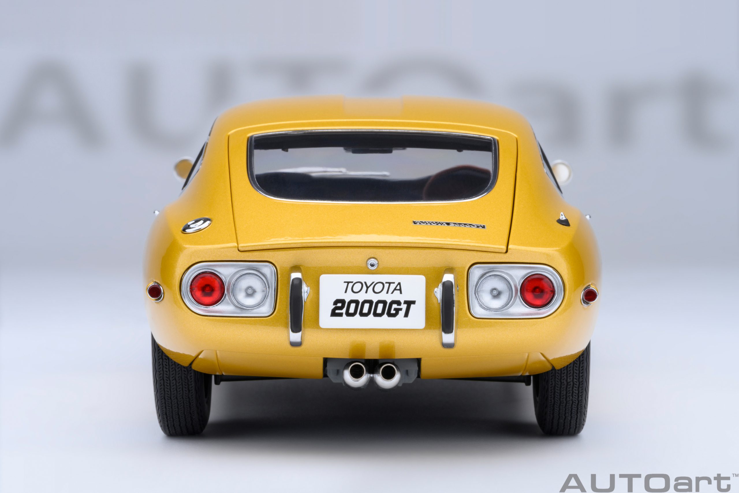 AUTOart 79549 Toyota 2000GT gold (1967)
