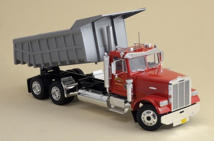 Italeri 3783 Freightliner Truck Kipper