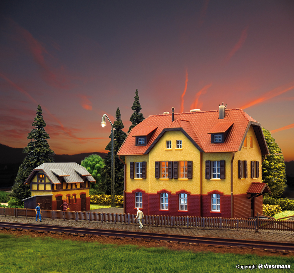 Kibri 37112 Eisenbahnergebäude mit Nebengebäude