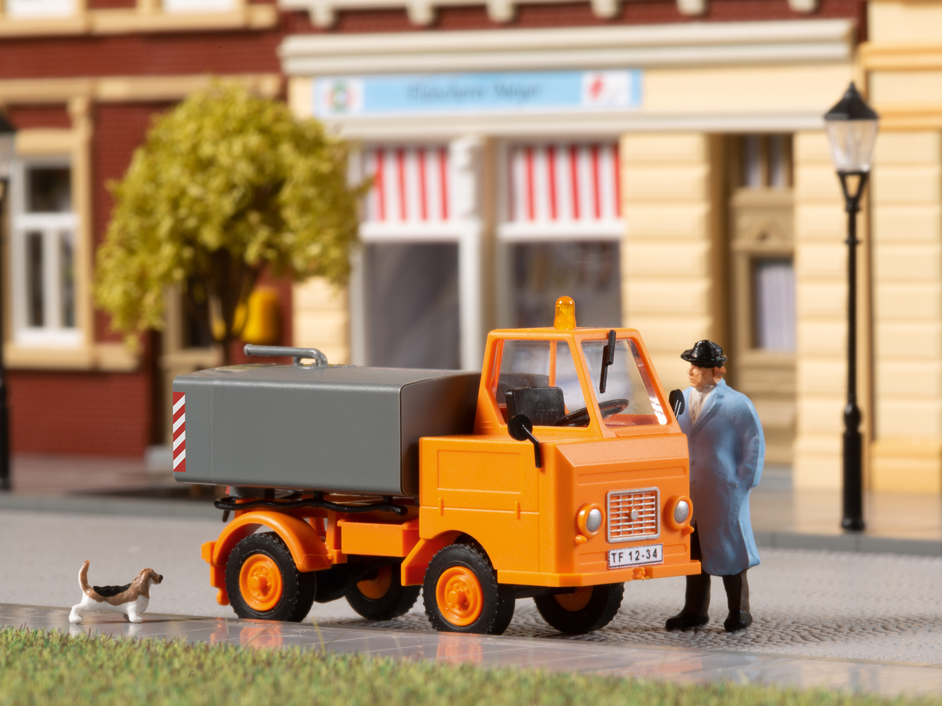 41657 Multicar M22 mit Wassertank