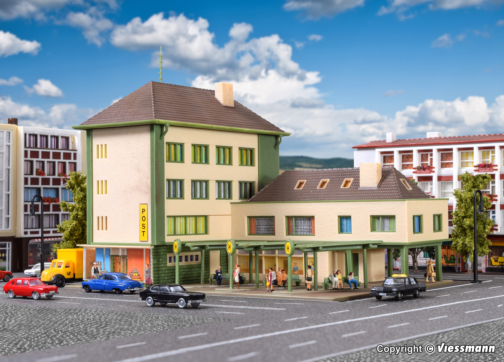 47724 Postamt mit Nebengebäude und Bushalteste