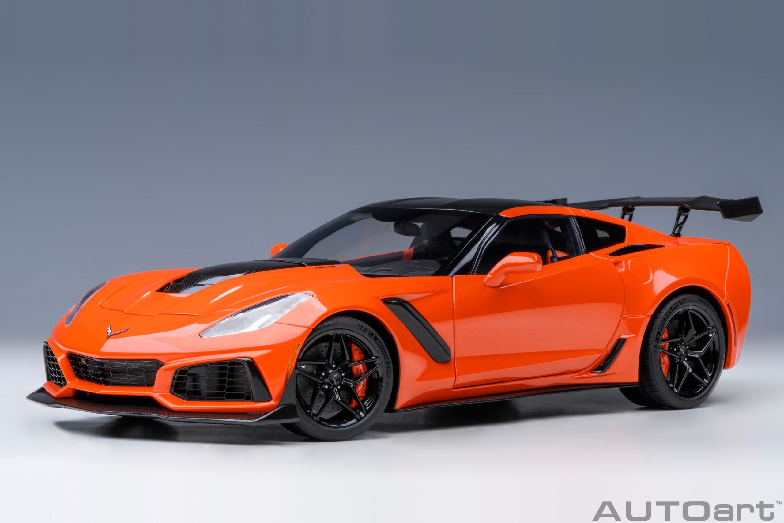 71279 Chevrolet Corvette ZR1 2019 orange