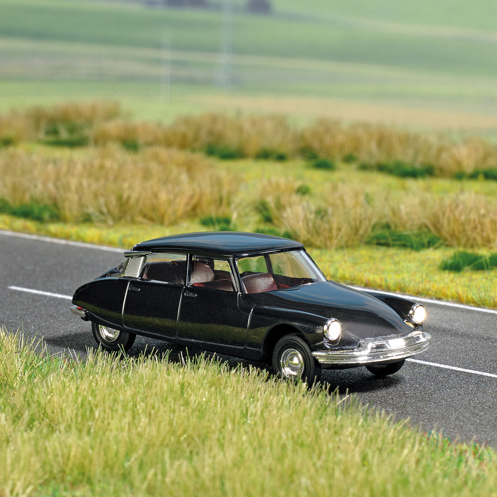 5665 Fahrzeug m.Beleuchtung: Citroen DS19