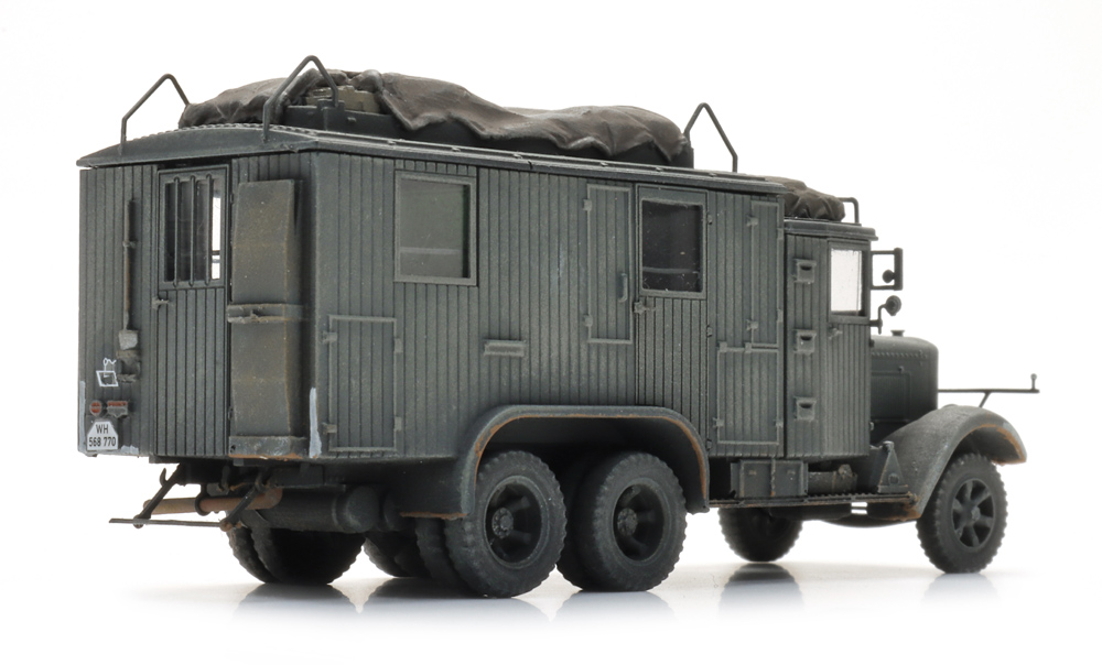 1870220 WM Henschel 33 Kfz.72 radio