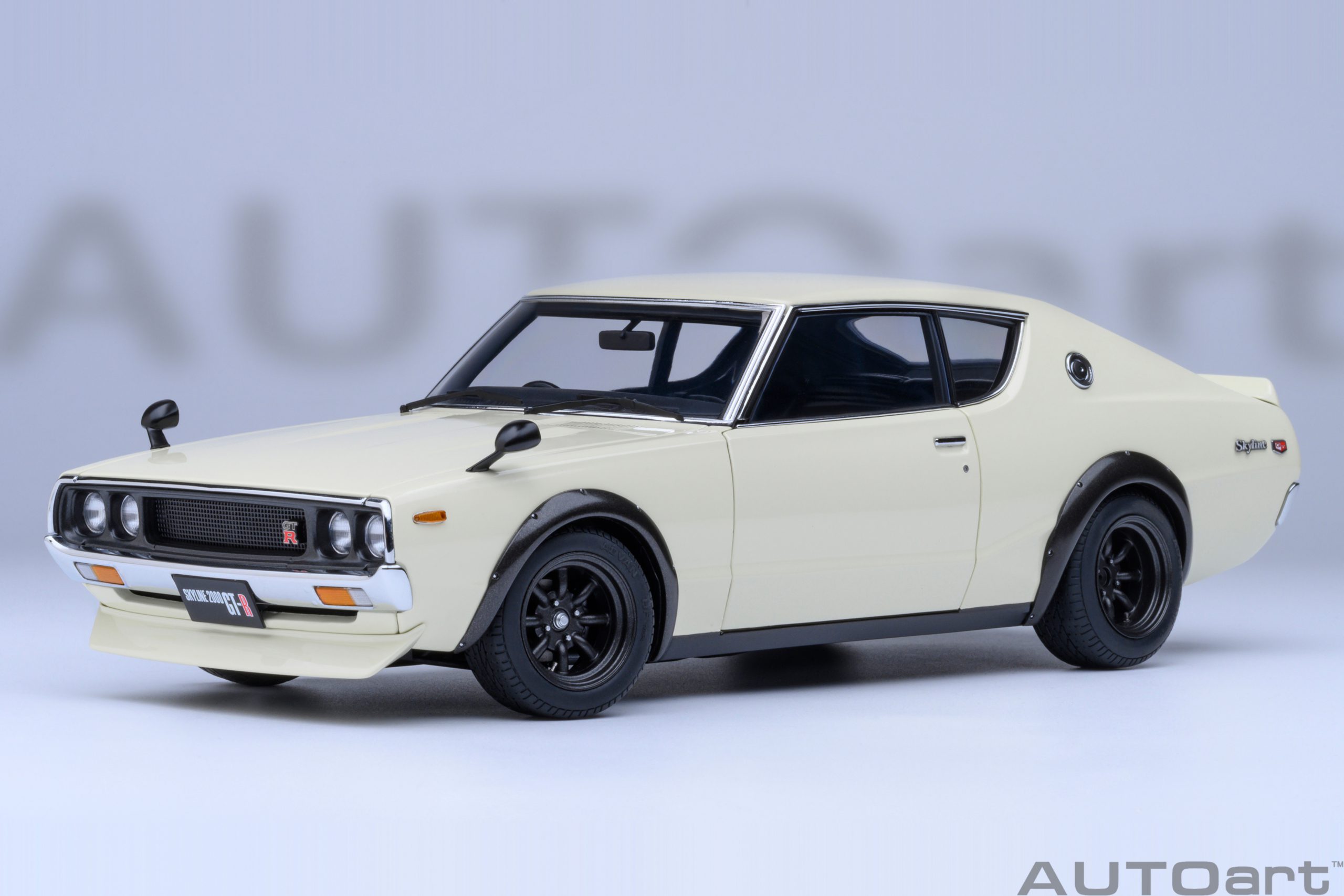 77467 Nissan Skyline 2000 GT-R (KPG110) weiß