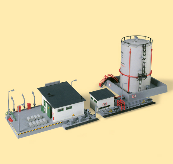 12264 Kleines Tanklager mit Hochtank