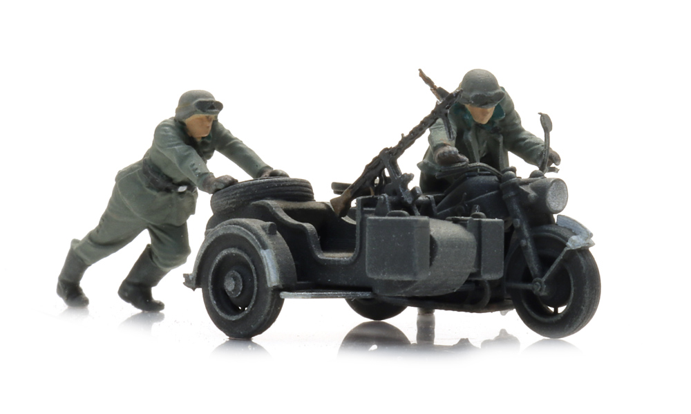 6870750 WM Panne: Zündapp mit Beiwagen + 2 Figu