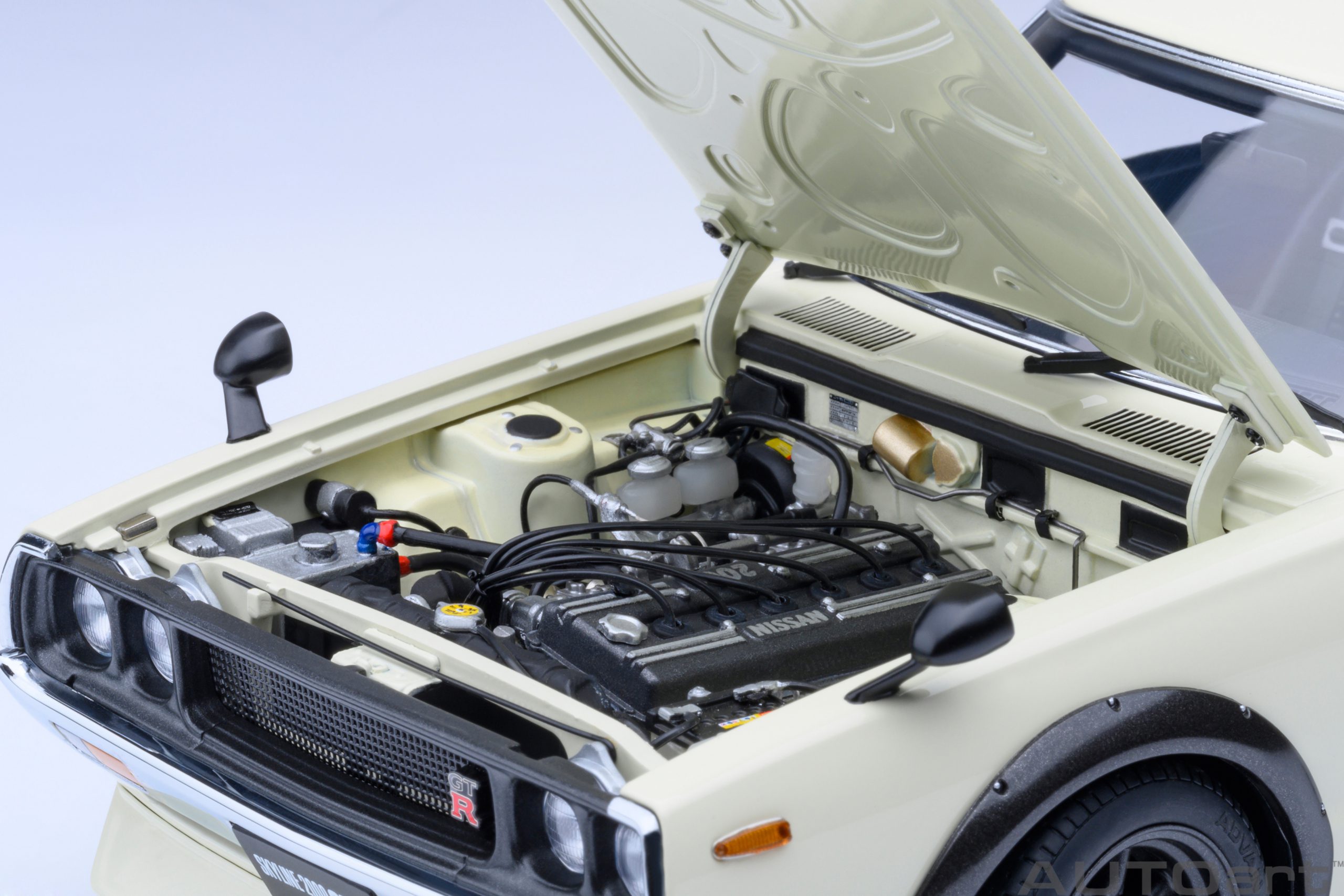 AUTOart 77467 Nissan Skyline 2000 GT-R (KPG110) weiß