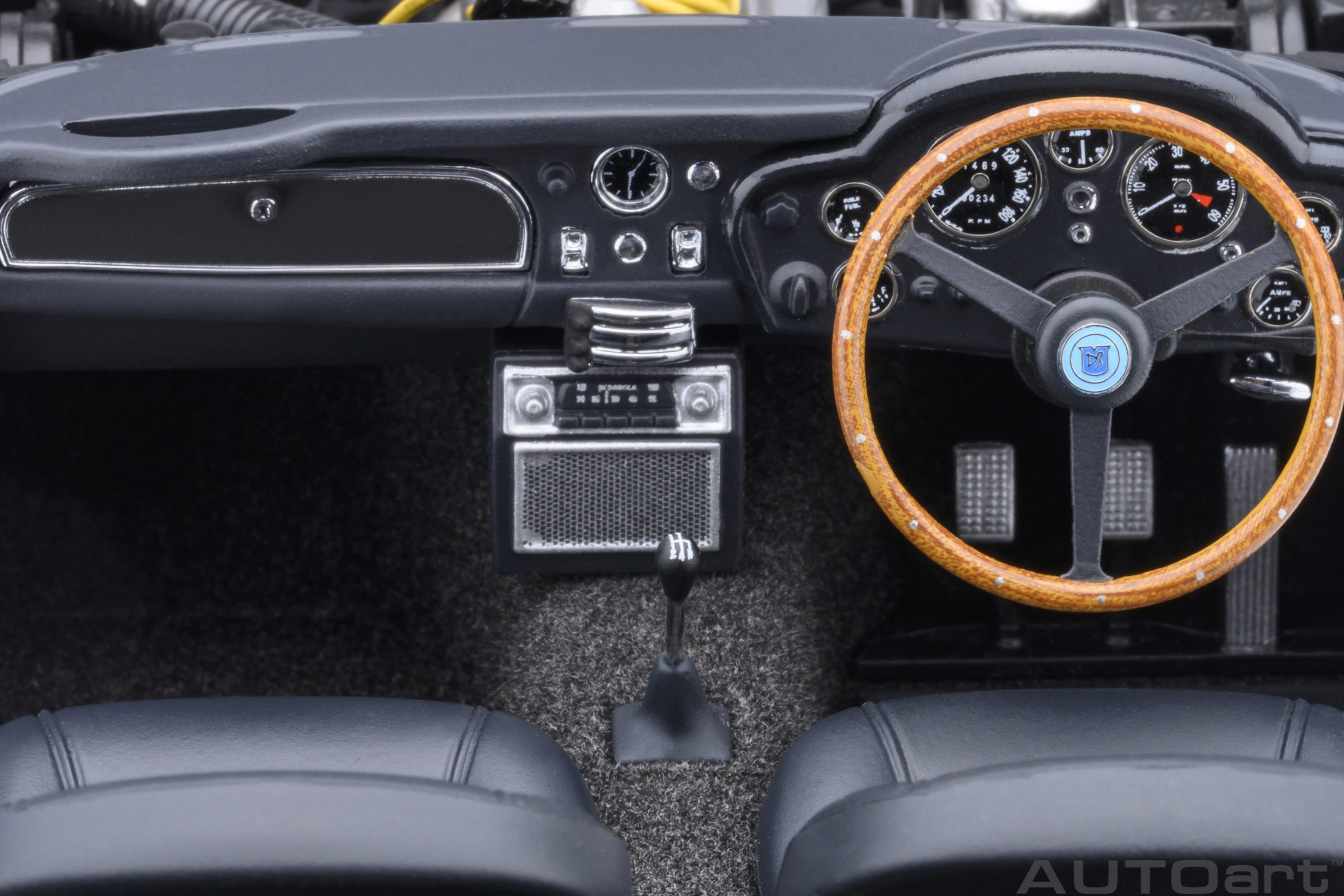 AUTOart 70287 Aston Martin DB5 silber (1964)