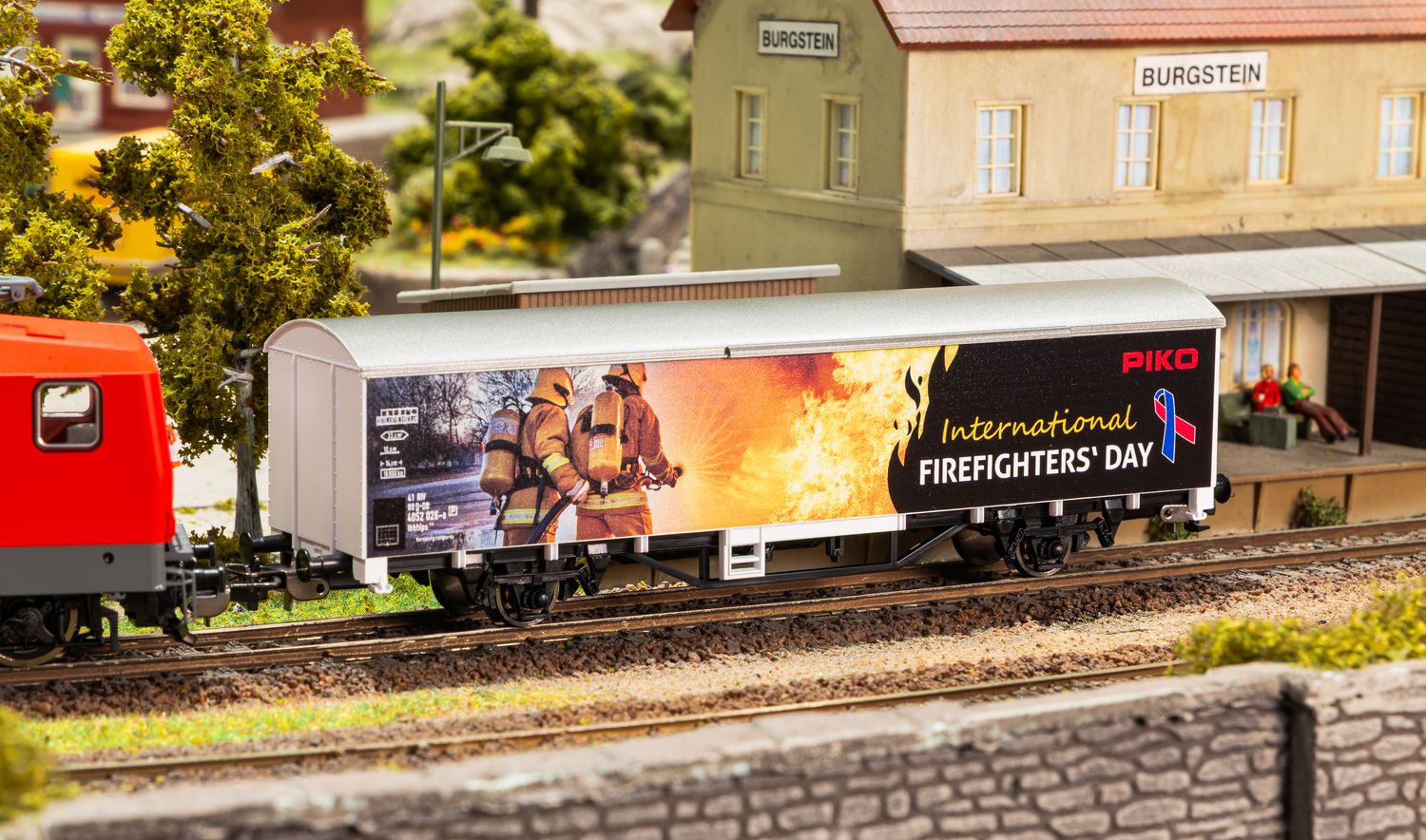 27902 Gedeckter Güterwagen Firefighters' Day