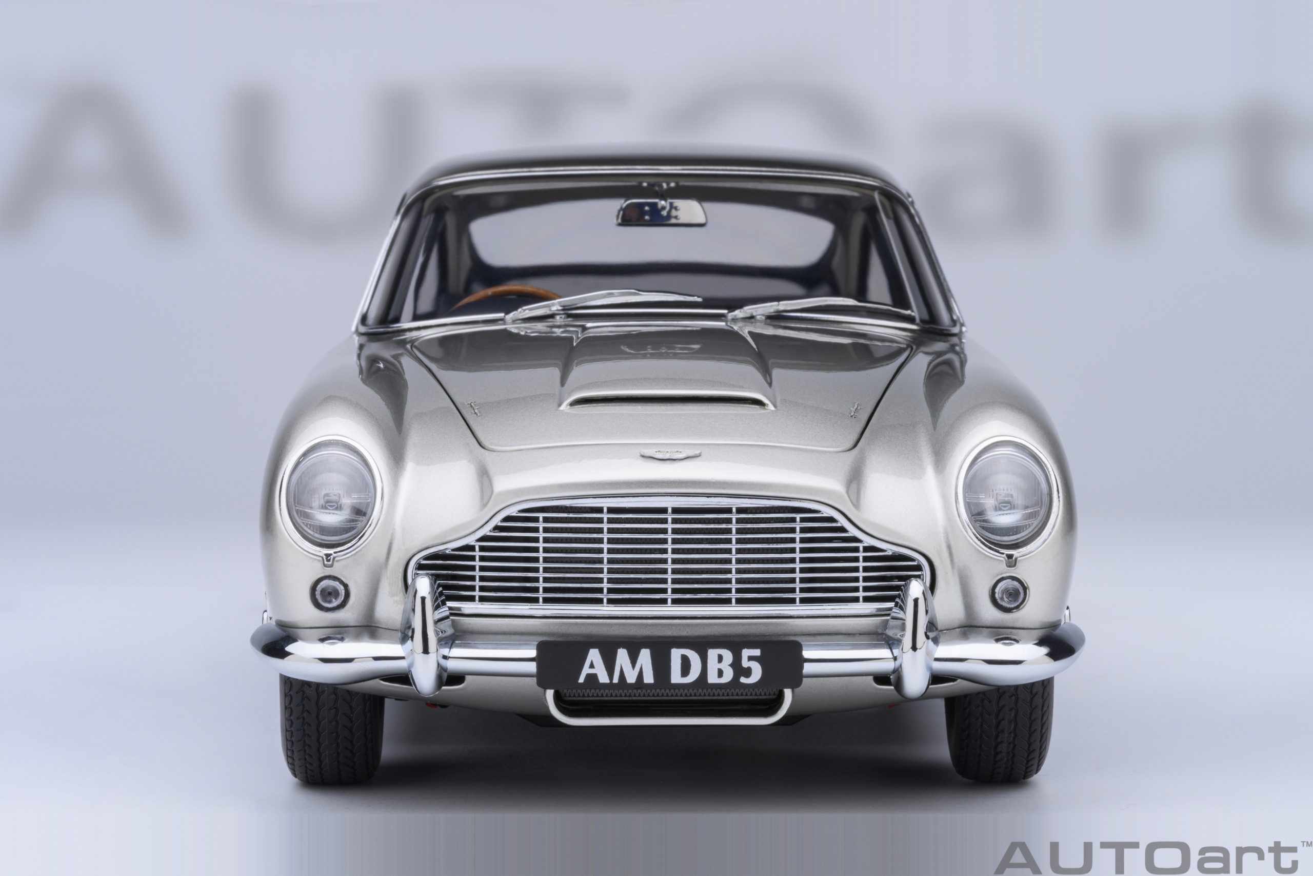 AUTOart 70287 Aston Martin DB5 silber (1964)