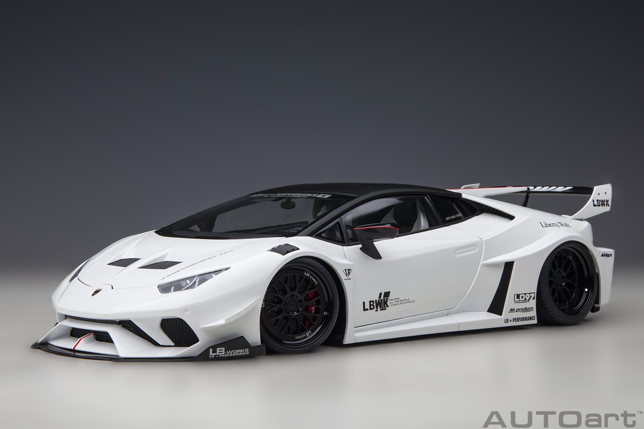 79125 Liberty Walk Huracan GT weiß