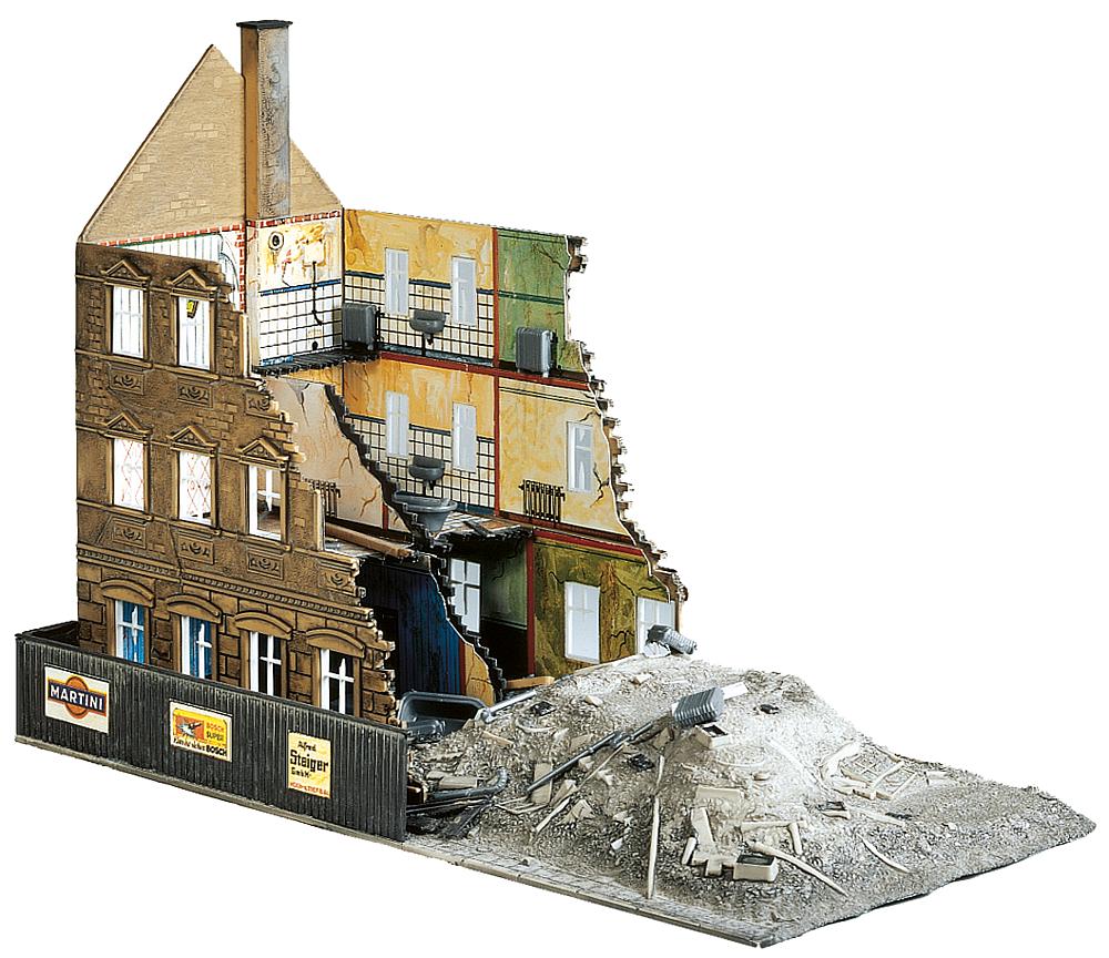130466 Abbruchhaus mit Bagger