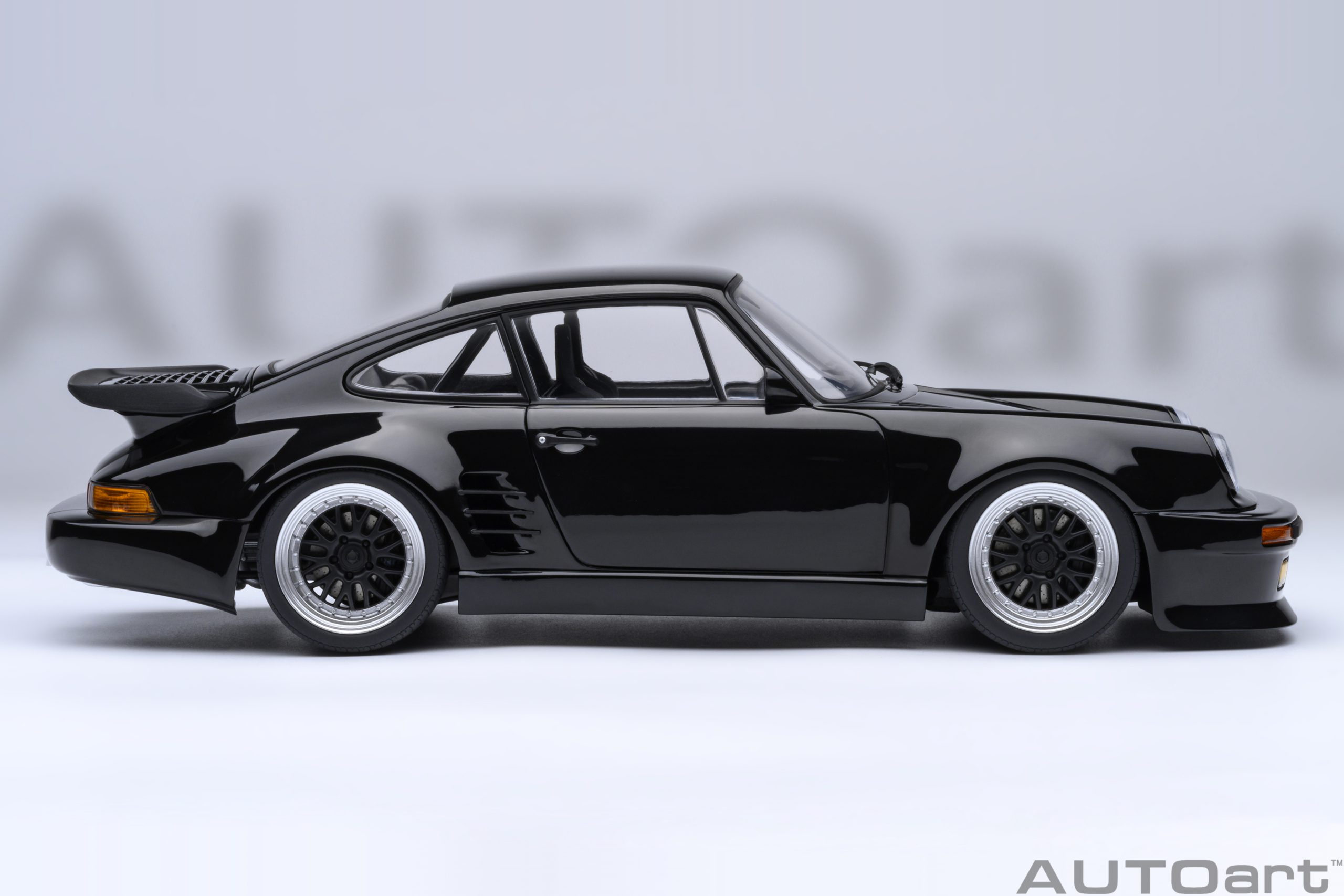 AUTOart 78158 Porsche 911 (930) Turbo Wangan Midnight