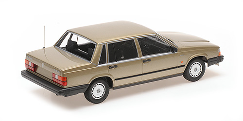 Minichamps 155171700 Volvo 740 GL Lim. gold 1986