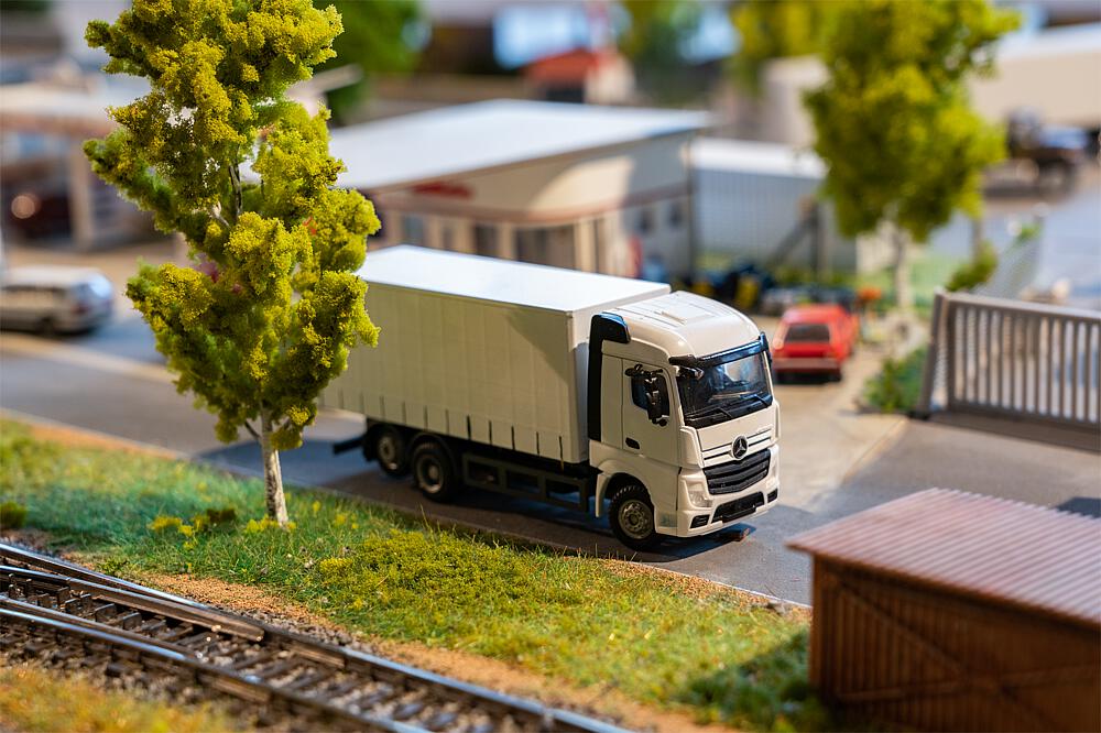 161486 LKW MB Actros StreamSpace (Herpa)