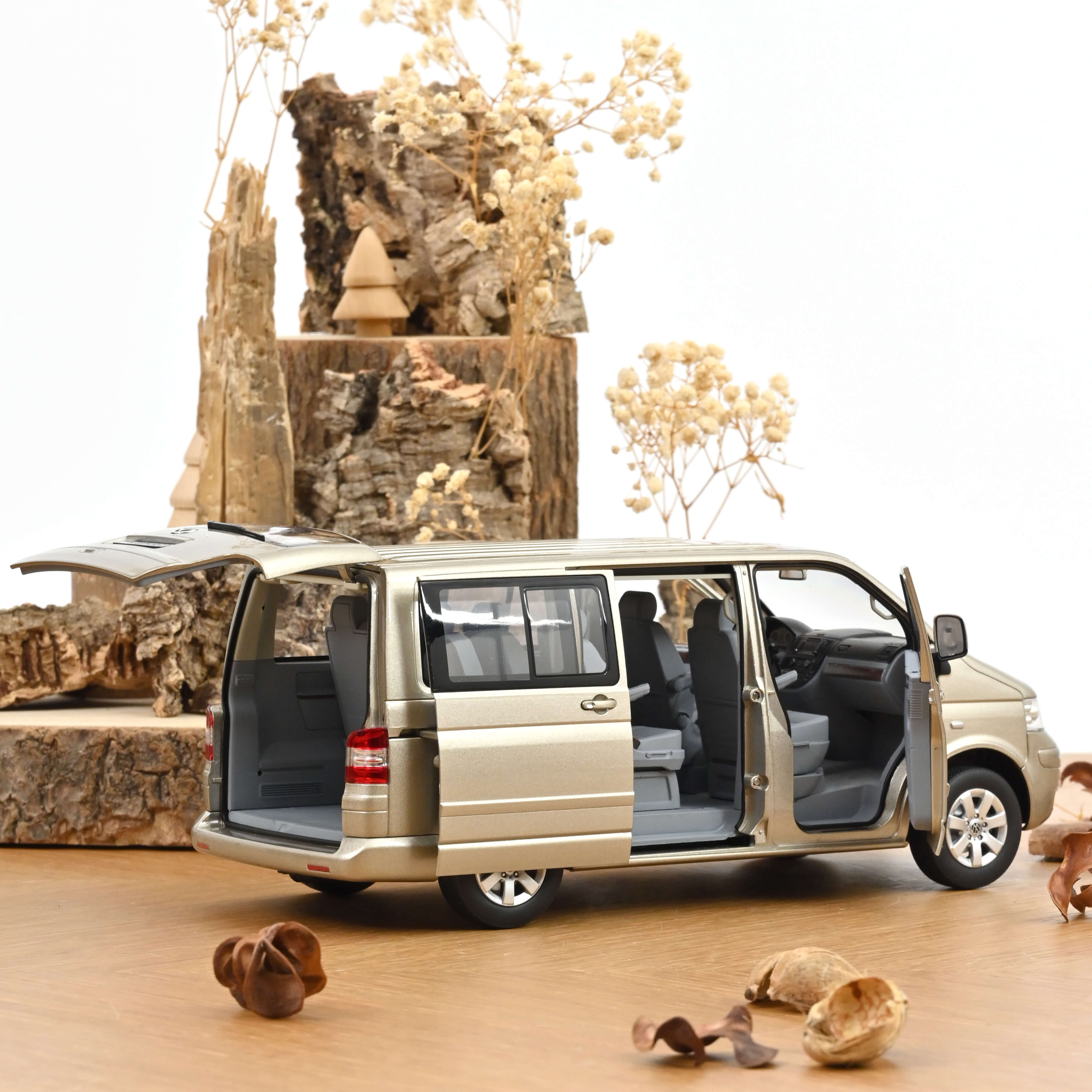 Norev 188602 VW Multivan wheat beige met. (2003)
