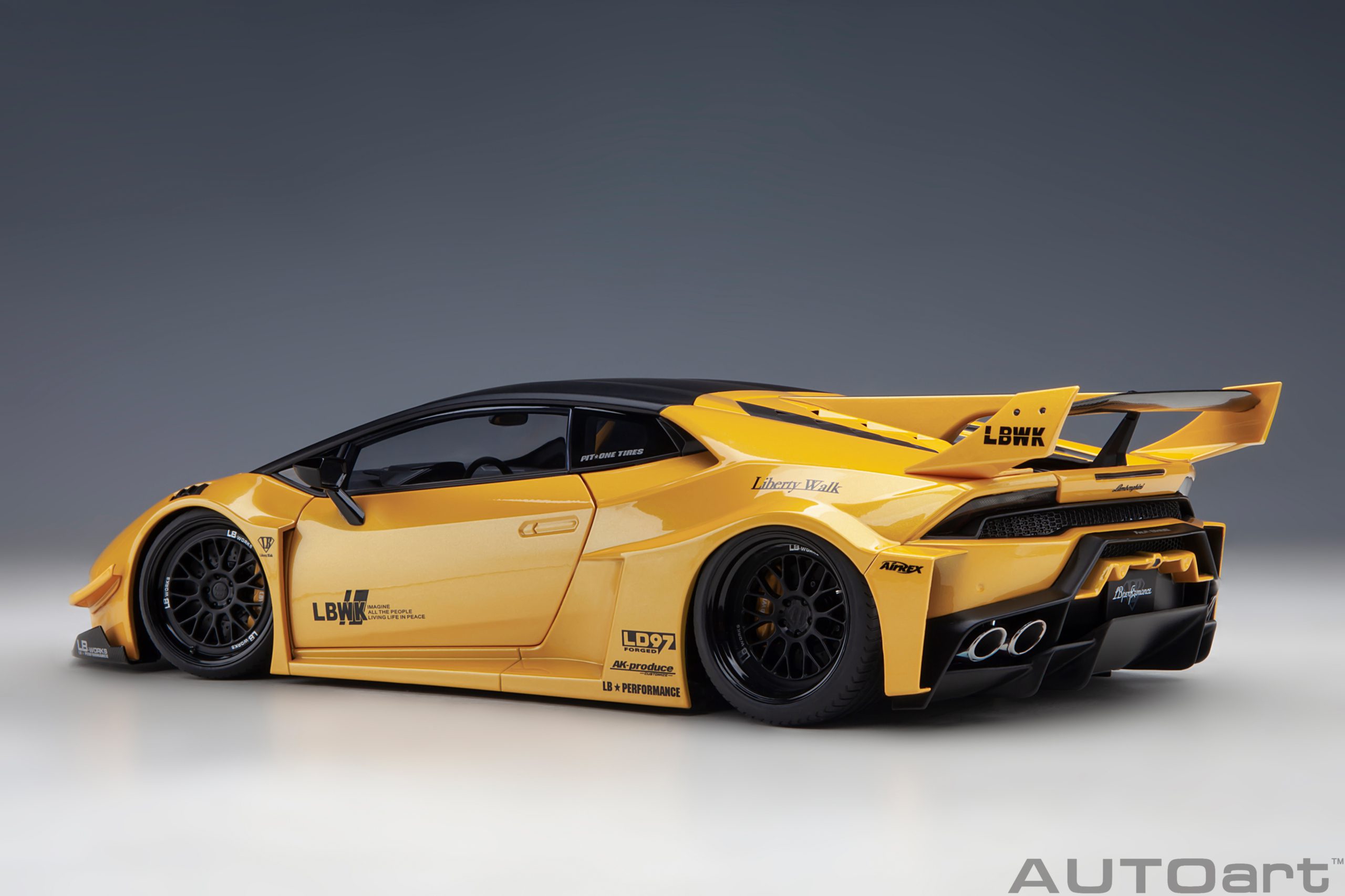 AUTOart 79127 Liberty Walk Huracan GT met.-gelb