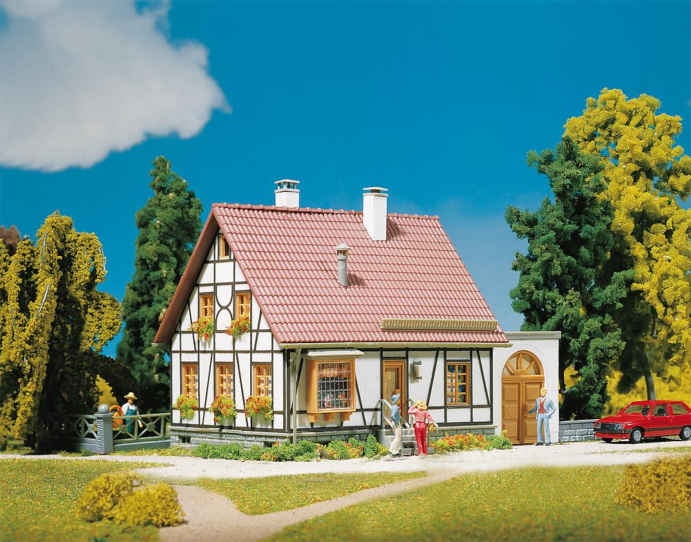 130215 Fachwerkhaus mit Garage