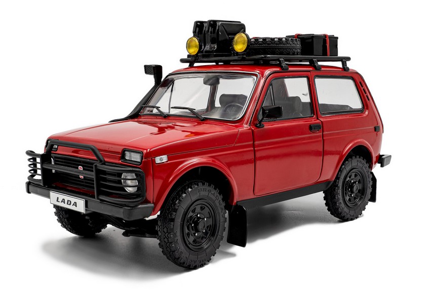 S1807306 Lada Niva 80 weinrot (2010)