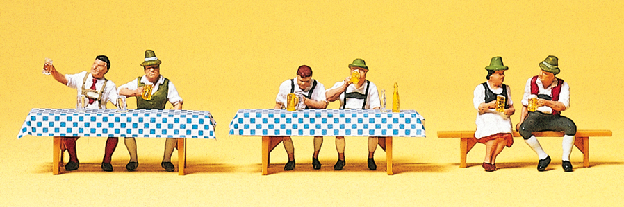 Preiser 10447 Auf dem Oktoberfest (1)