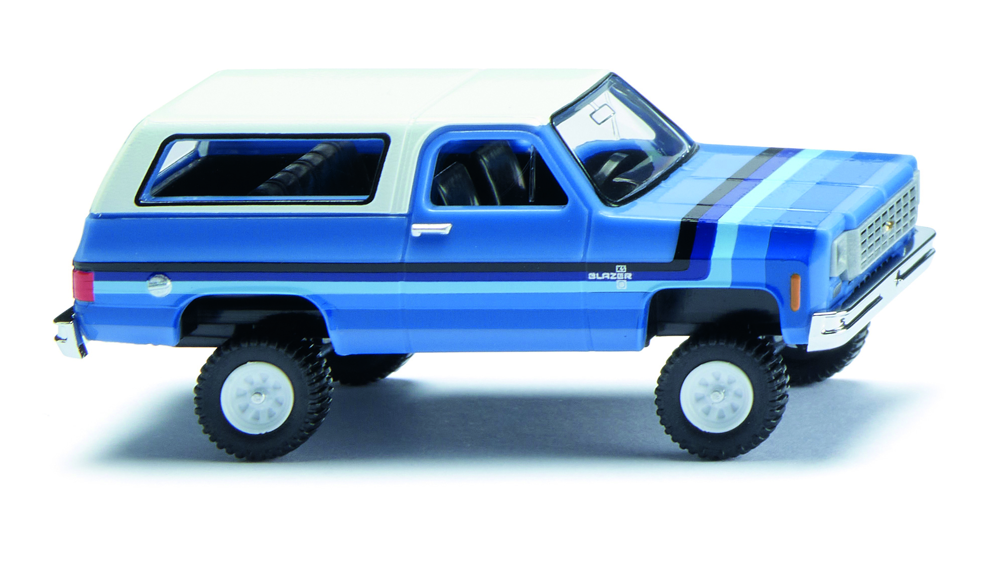 011102 Chevrolet K5 Blazer - lichtblau