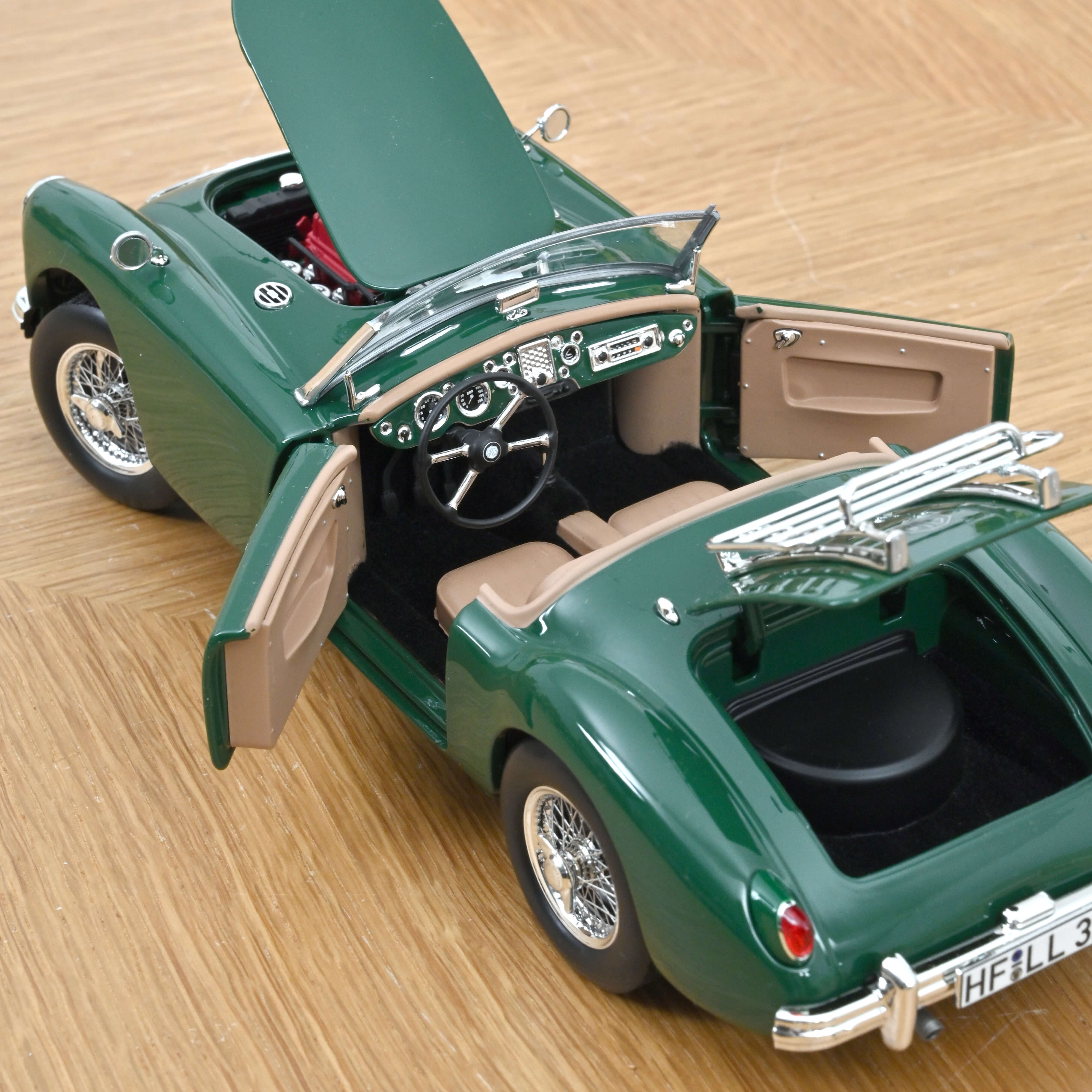 Norev 182610 MGA Roadster racinggreen (1955)