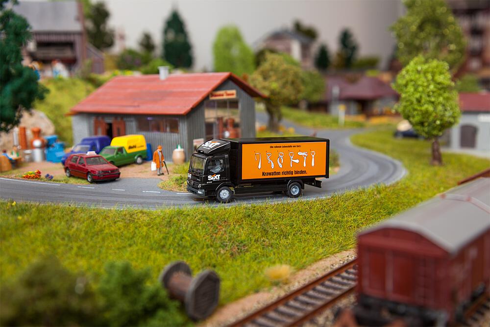 161561 MB Atego Koffer Sixt
