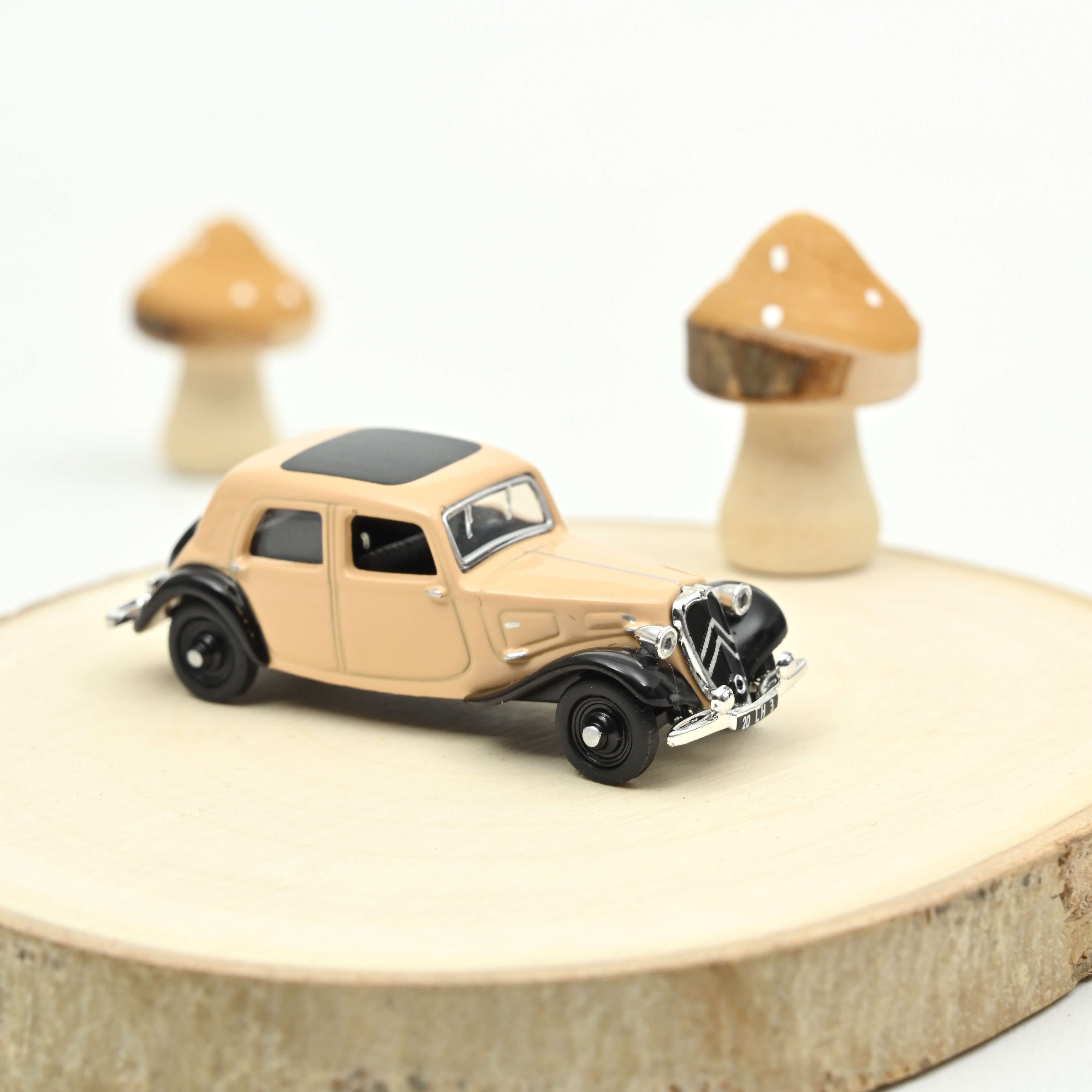 153007 Citroen 7A beige/schwarz 1934