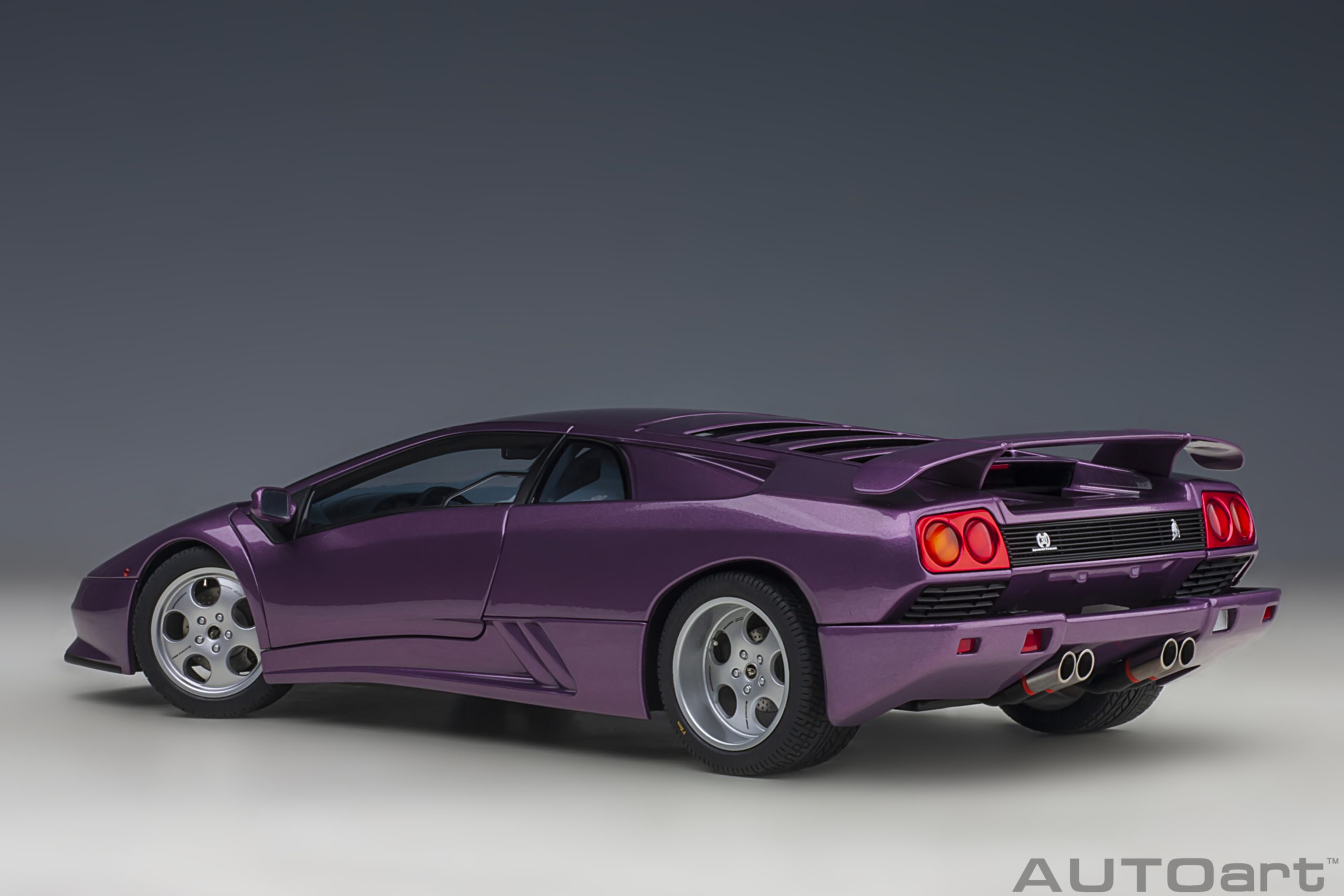 AUTOart 79158 Lamborghini Diablo SE30 1993 lila