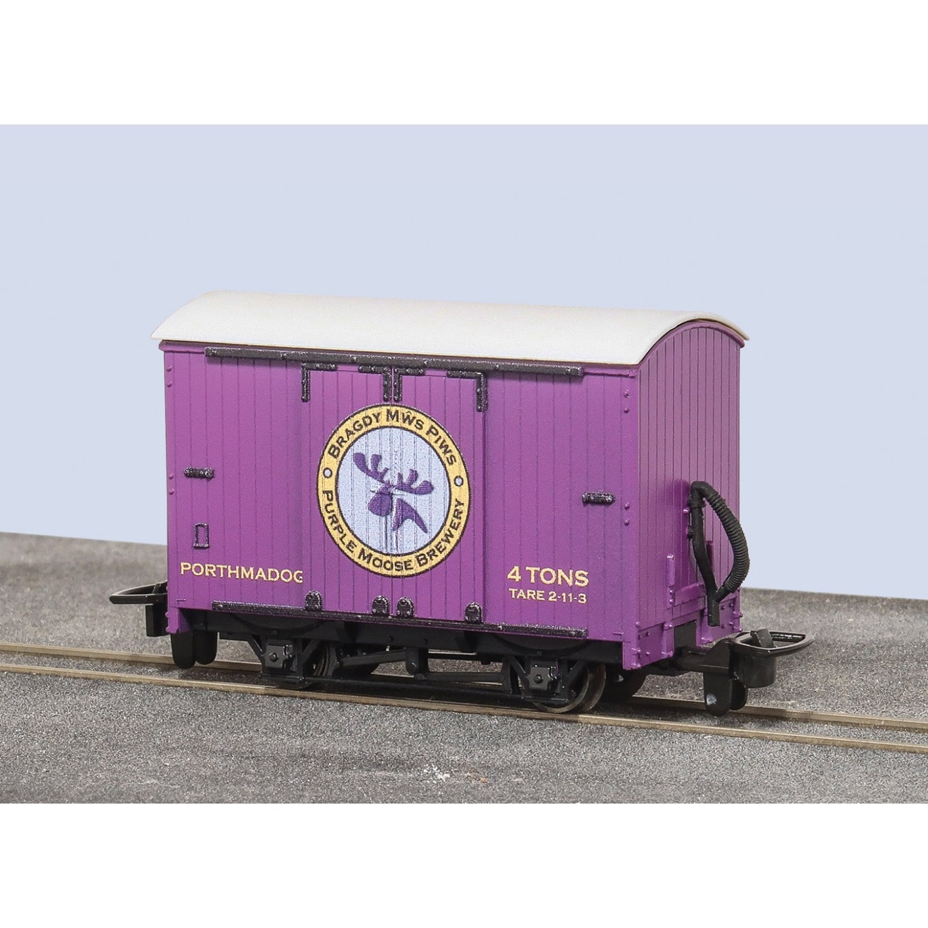 GR-906 Gedeckter Güterwagen Lila - Purple Moose