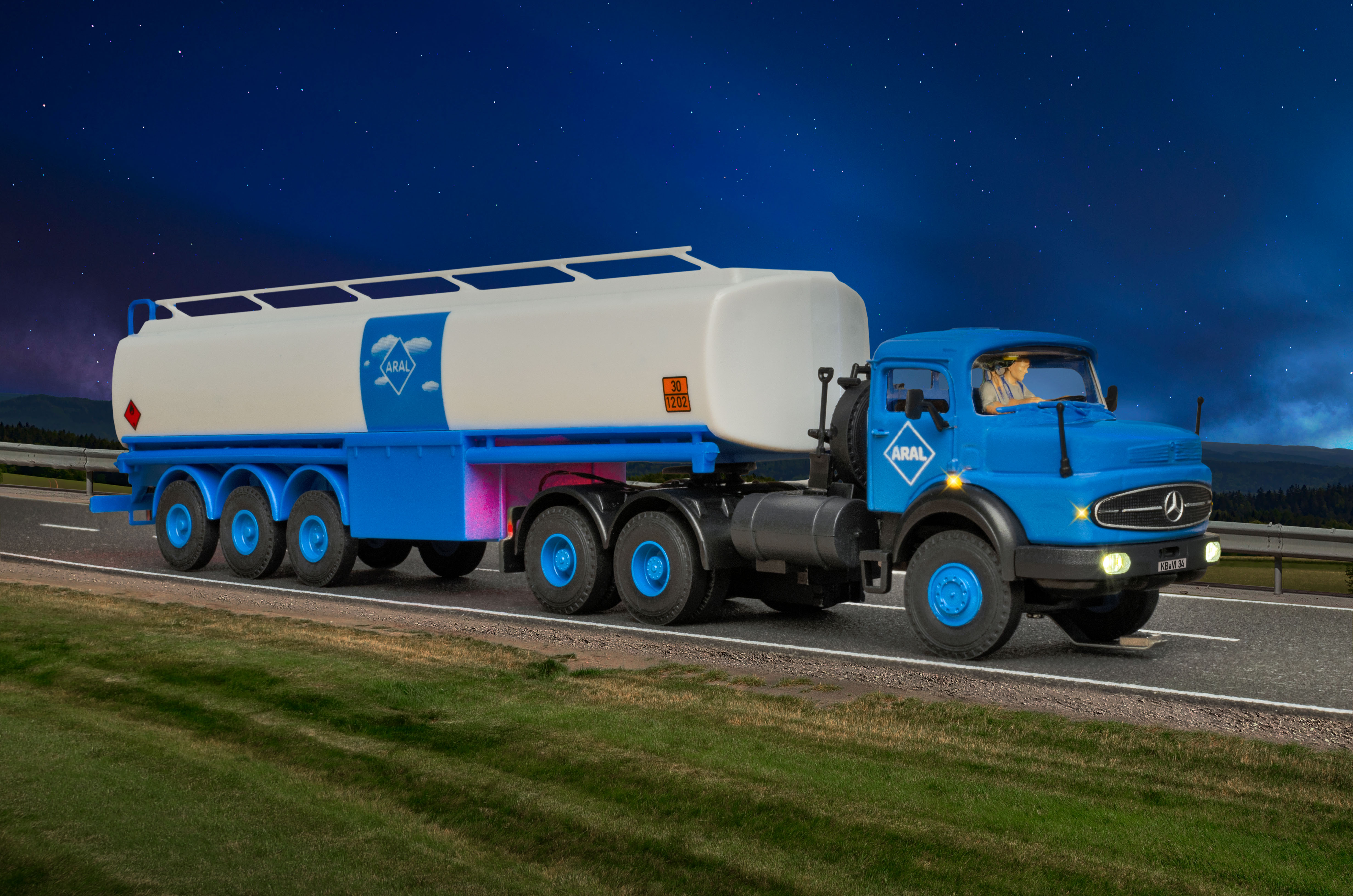 Viessmann 8034 CarMotion: MB Rundhauber Tank-SZ ARAL